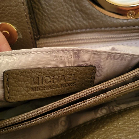LIKE NEW Michael Kors olive green shoulder bag - Picture 5 of 5